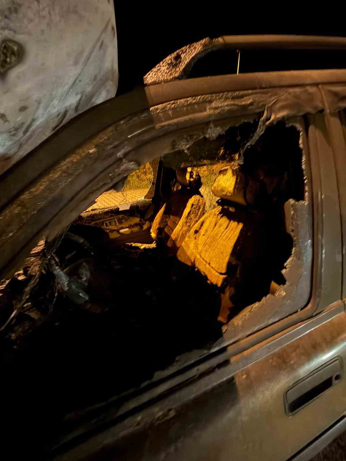 otobanda seyir halindeki cip alev alev yandi 5 fdyNKw8g