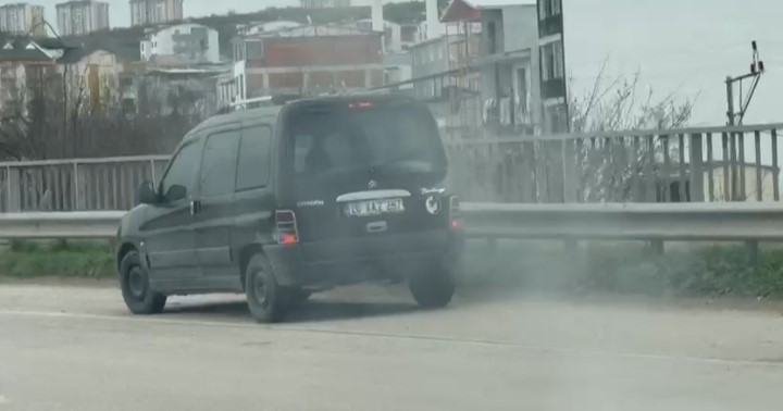 otobanda tehliketers yone giren arac trafigi kilitledi 1 gfmBuzpL