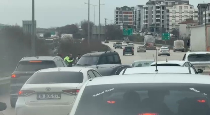 otobanda tehliketers yone giren arac trafigi kilitledi 3 l2yk8um7