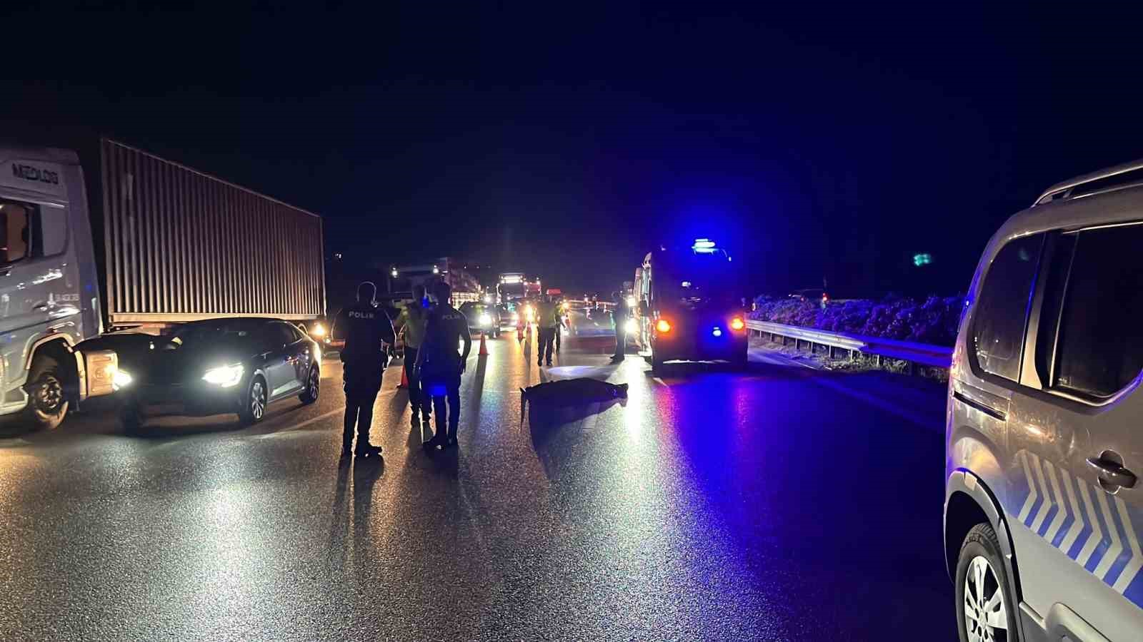 Otobanda yolun karşısına geçerken tır çarpan şahıs hayatını kaybetti 5 otobanda yolun karsisina gecerken tir carpan sahis hayatini kaybetti 1 Kk7gcyht