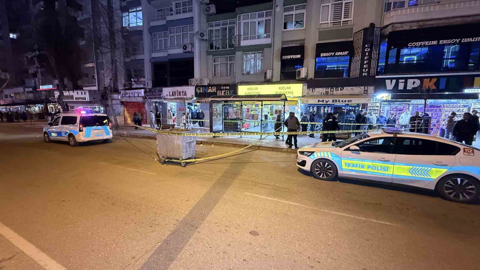 otobus beklerken husumetlisi tarafindan tabancayla vuruldu 0 lB5SRvXT