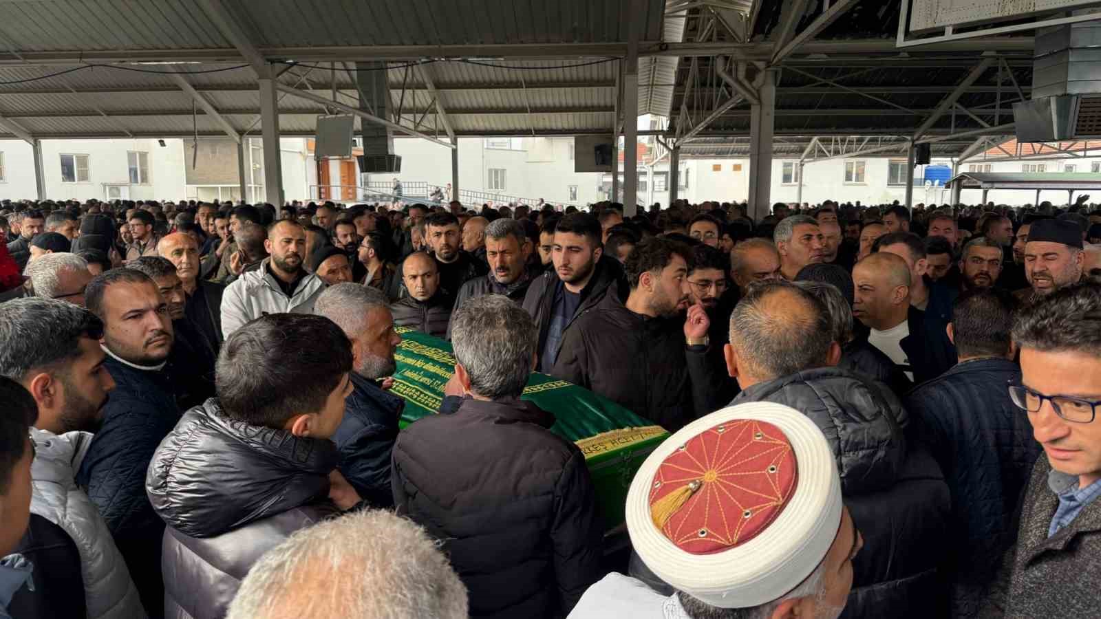 otobus kazasinda hayatini kaybeden 3 kisi gaziantepte son yolculuguna ugurlandi 5 6dZB1rT8