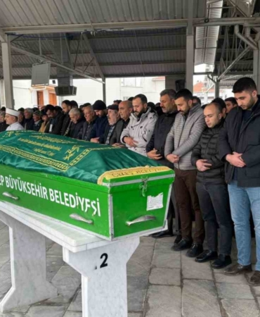 otobus-kazasinda-hayatini-kaybeden-3-kisi-gaziantepte-son-yolculuguna-ugurlandi-Knf1RLiQ.jpg
