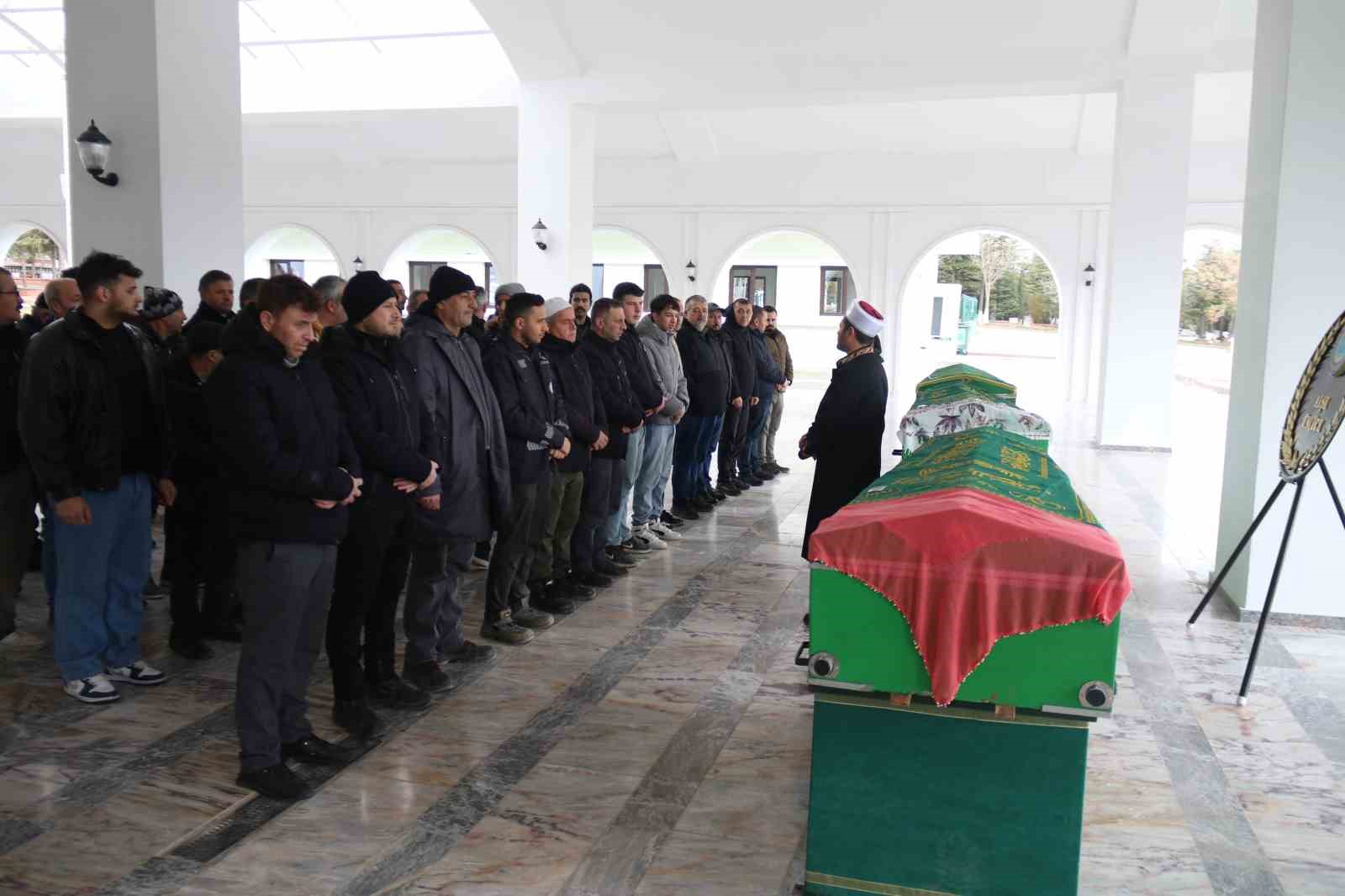 otobus kazasinda hayatini kaybeden eskisehirli resmiye goktepe son yolculuguna ugurlandi 1 G4qaUVh6