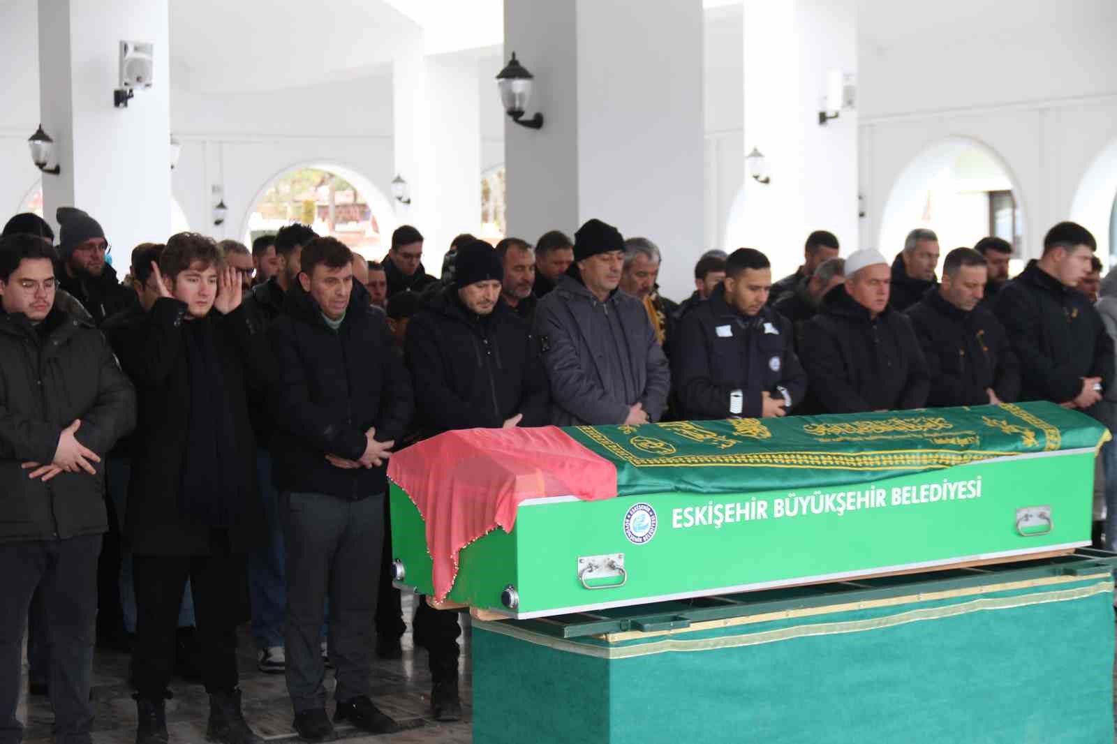otobus kazasinda hayatini kaybeden eskisehirli resmiye goktepe son yolculuguna ugurlandi 3 JkdOyBju