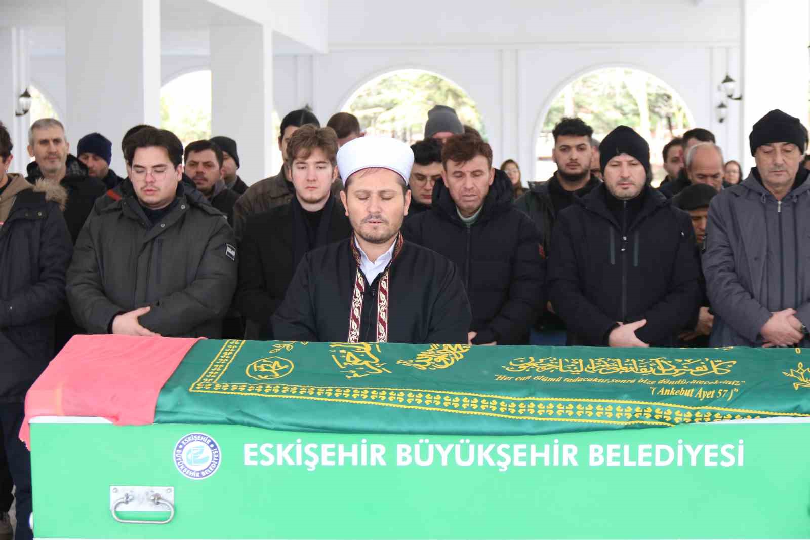 otobus kazasinda hayatini kaybeden eskisehirli resmiye goktepe son yolculuguna ugurlandi 5 egfORnQD