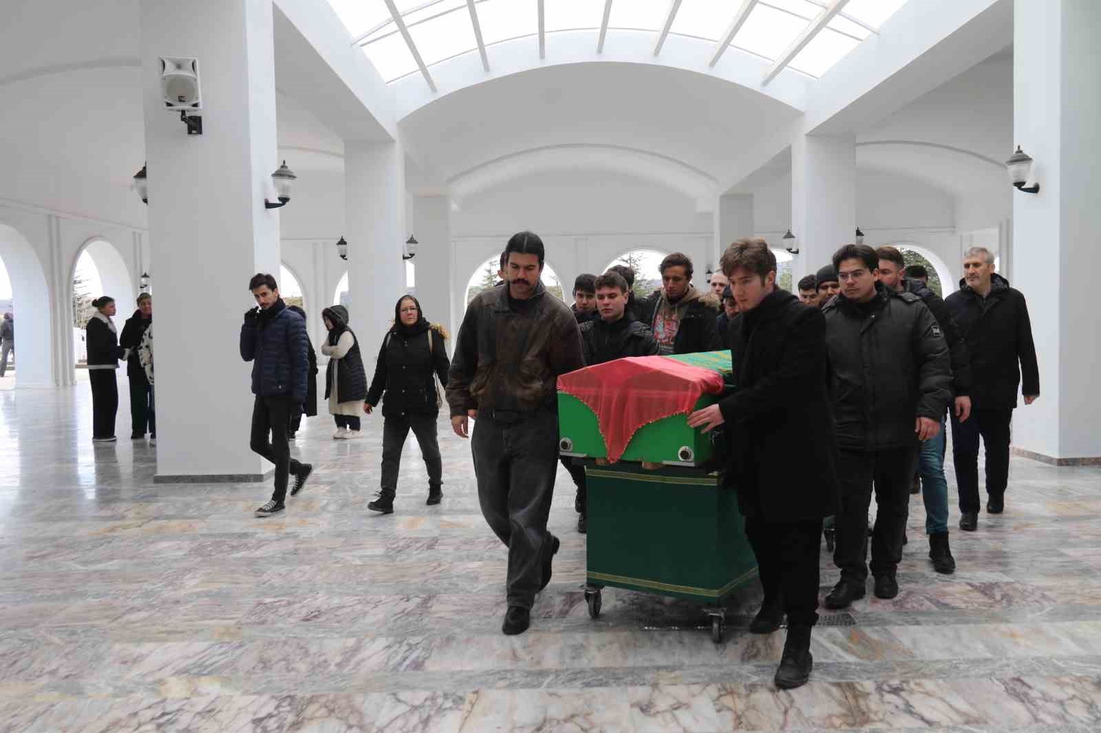 otobus kazasinda hayatini kaybeden eskisehirli resmiye goktepe son yolculuguna ugurlandi 7 PZ1KVA9u