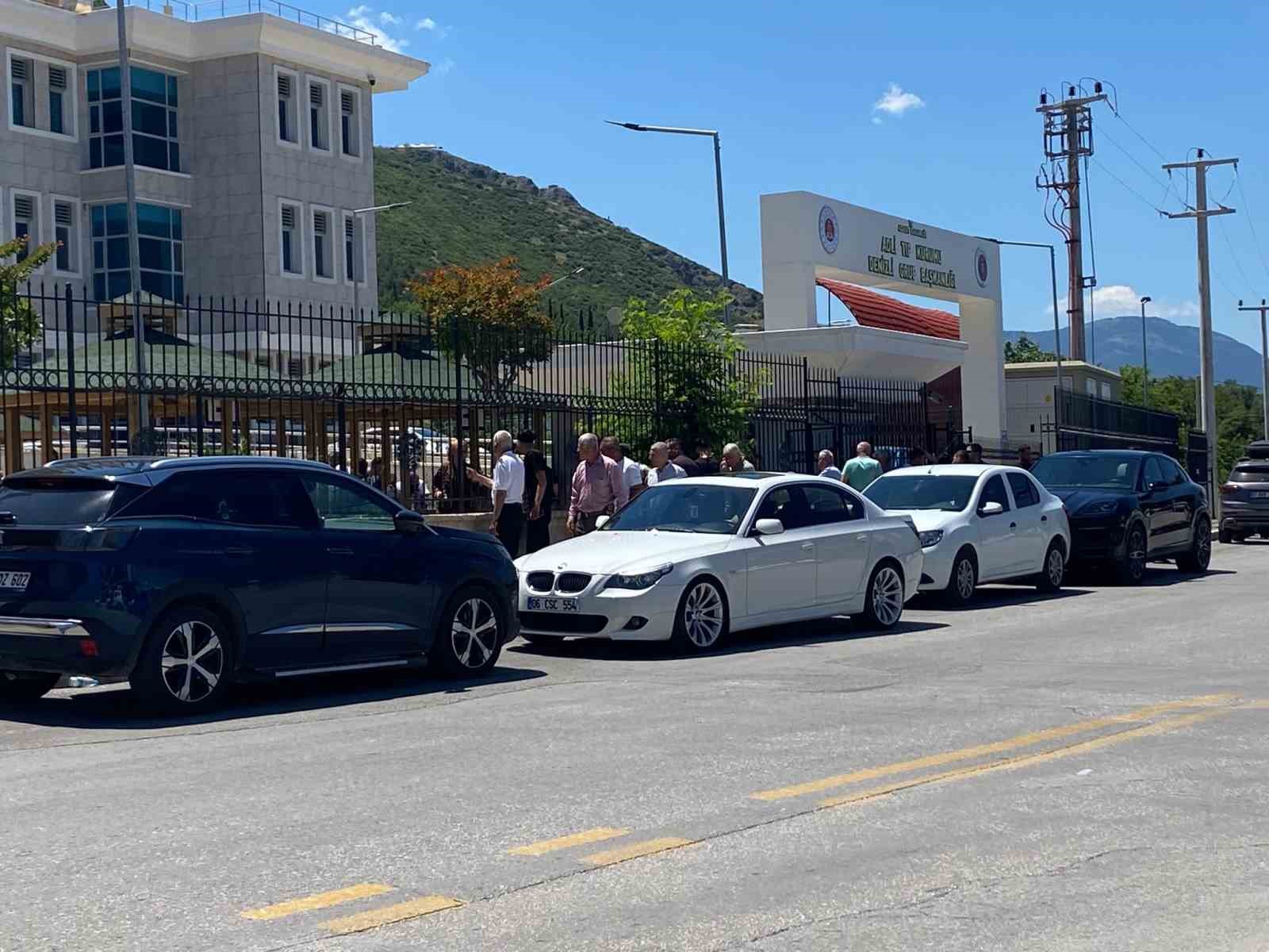 otobus kazasinda olenlerin kimlik tespit calismalari suruyor 0 Qfr1kIpQ