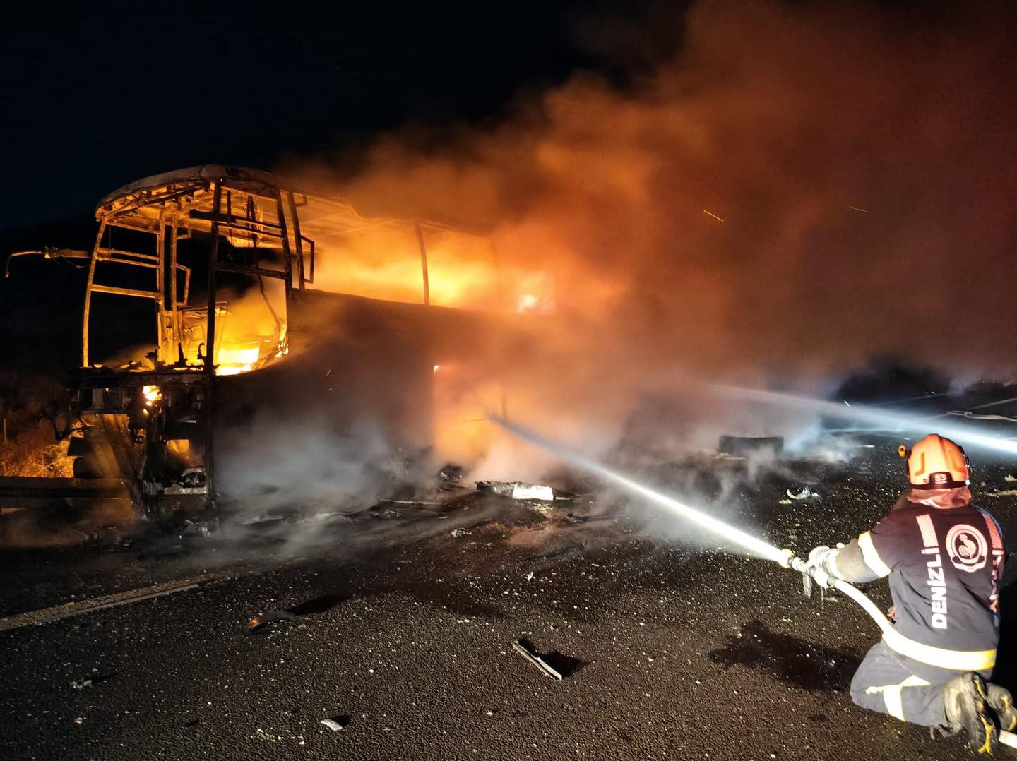 otobus kazasinda olenlerin kimlik tespit calismalari suruyor 4 fBp5Jz9B