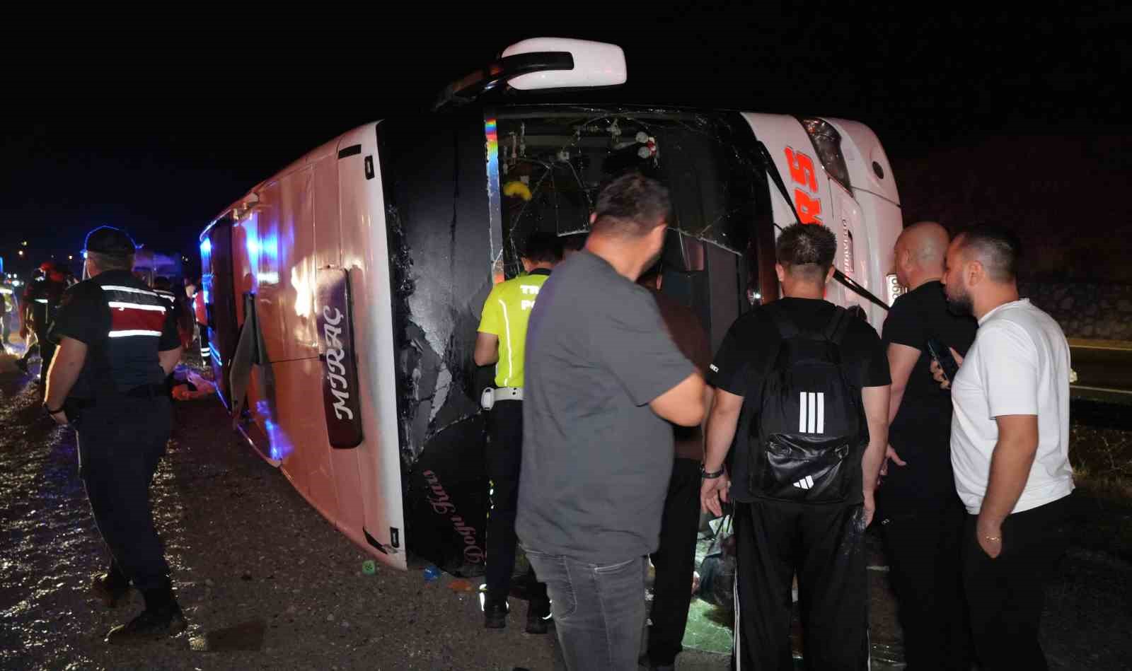 Otobüs kazasında yaralı sayısı 40’a yükseldi 7 otobus kazasinda yarali sayisi 40a yukseldi 3 EGT71VtA