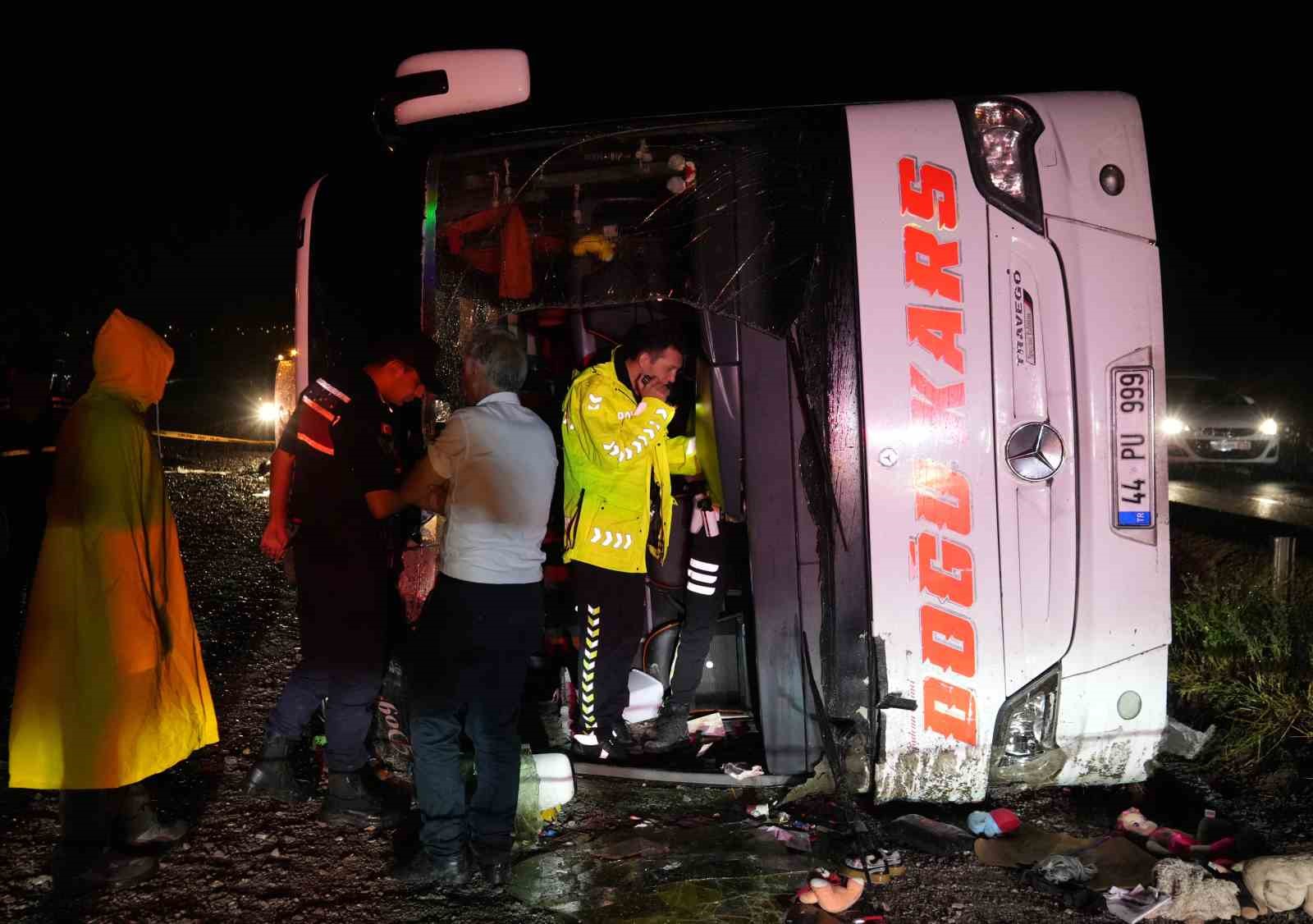 Otobüs kazasında yaralı sayısı 40’a yükseldi 13 otobus kazasinda yarali sayisi 40a yukseldi 9