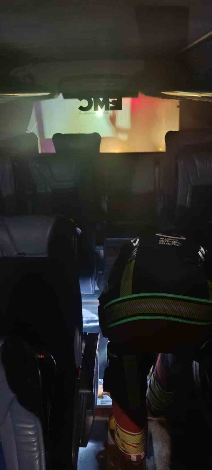 otobus seyir halinde alev aldi 1 frchmdXu