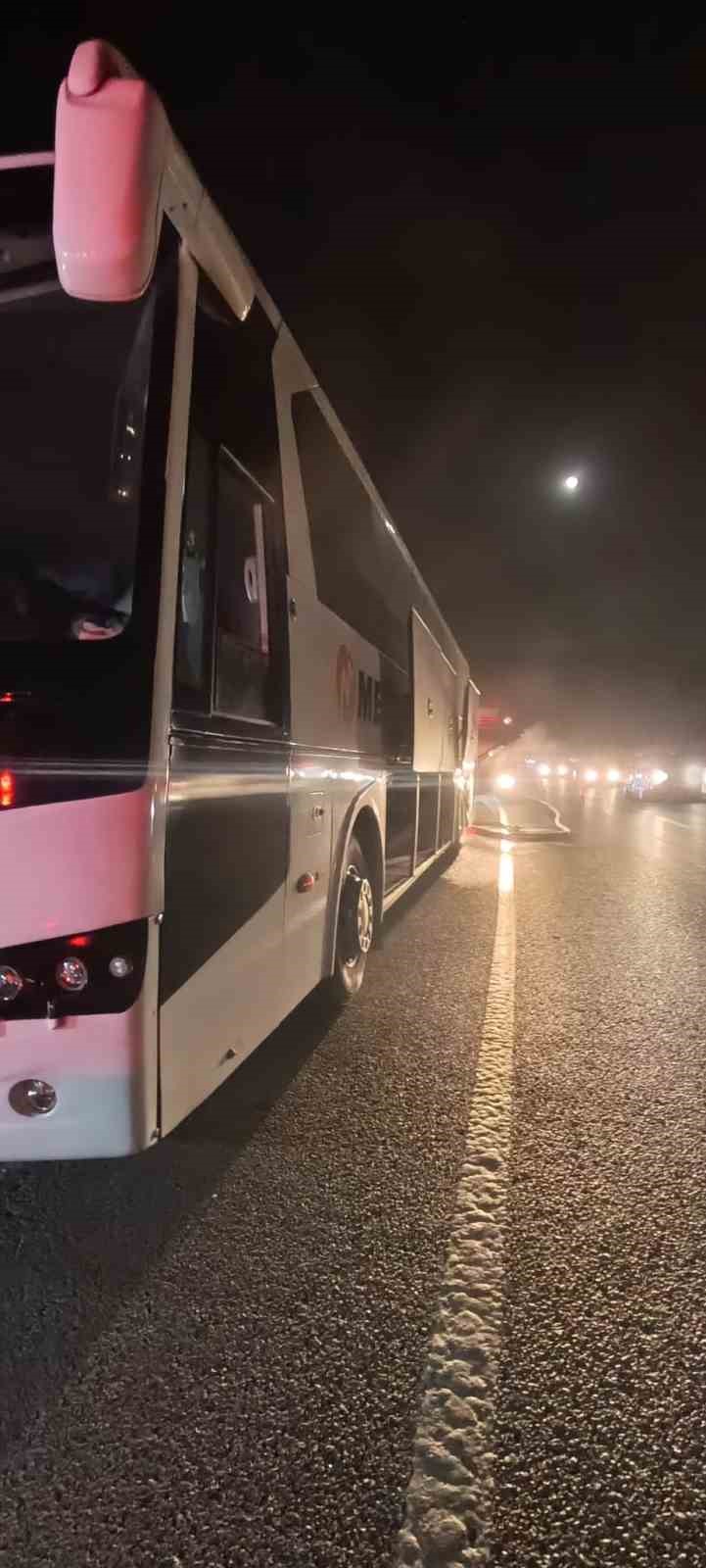 otobus seyir halinde alev aldi 2 fPAcTyCm