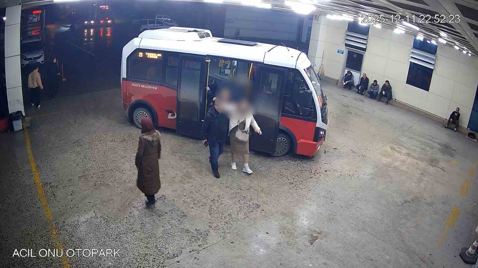 otobus soforlerinin duyarliligi arac ici kamerasina yansidi 3 G5AdTebZ