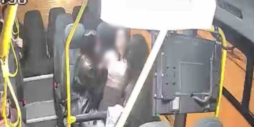 otobus-soforlerinin-duyarliligi-arac-ici-kamerasina-yansidi-uGhCklQE.jpg