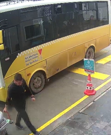 otobus-soforu-bayilan-cocugu-hastaneye-yetistirdi-kXlhbnde.jpg