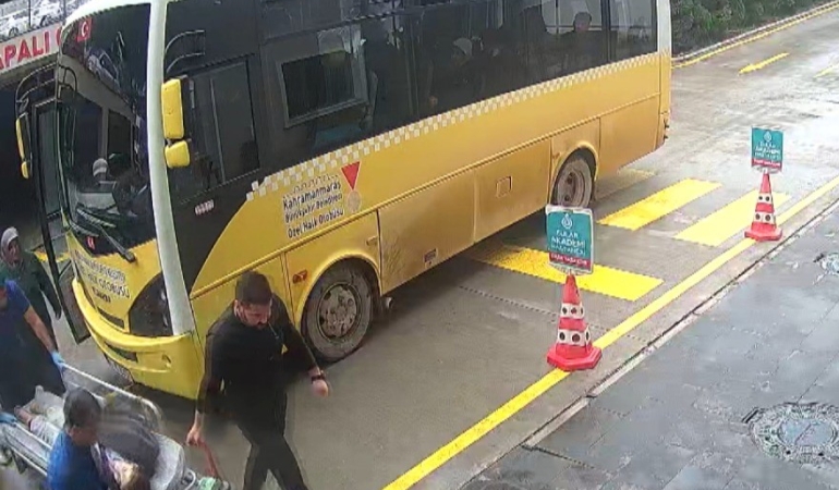 otobus-soforu-bayilan-cocugu-hastaneye-yetistirdi-kXlhbnde.jpg