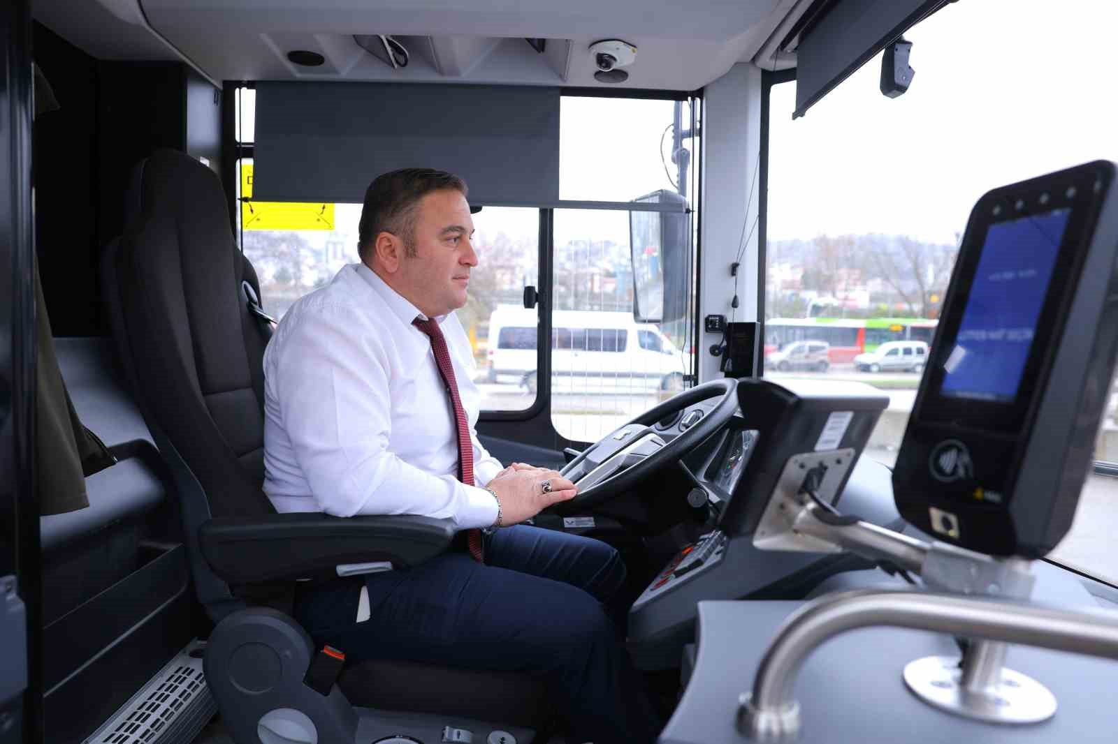 otobus soforu rahatsizlanan yolcuyu hastaneye yetistirdi 5 YJ1zmDzQ
