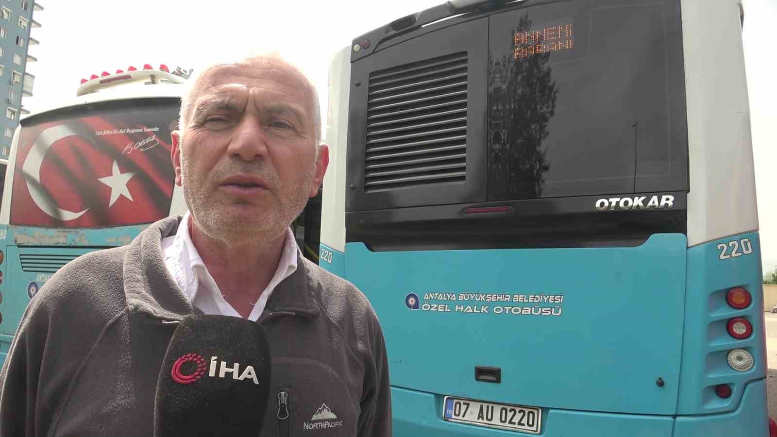 Otobüs şoföründen patenci çocuklara LED’li uyarı: "Patenci kardeş tutma arkadan, anneni babanı ağlatma arkandan" 6 otobus soforunden patenci cocuklara ledli uyari patenci kardes tutma arkadan anneni babani aglatma arkandan NFQhZgGJ