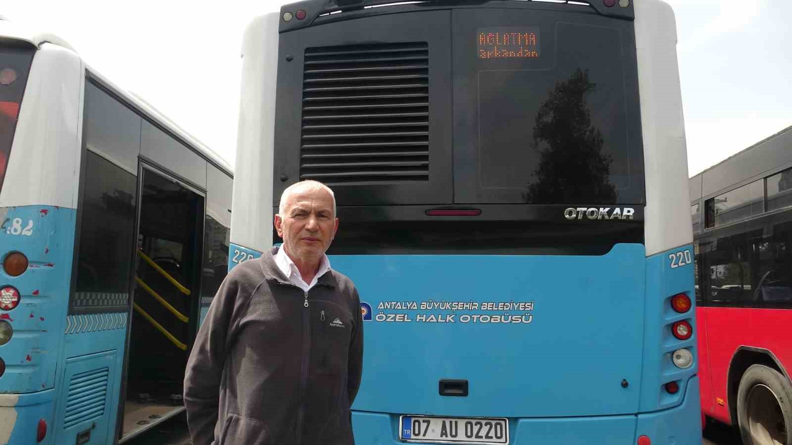 Otobüs şoföründen patenci çocuklara LED’li uyarı: "Patenci kardeş tutma arkadan, anneni babanı ağlatma arkandan" 4 otobus soforunden patenci cocuklara ledli uyari patenci kardes tutma arkadan anneni babani aglatma arkandan UdhXvs99