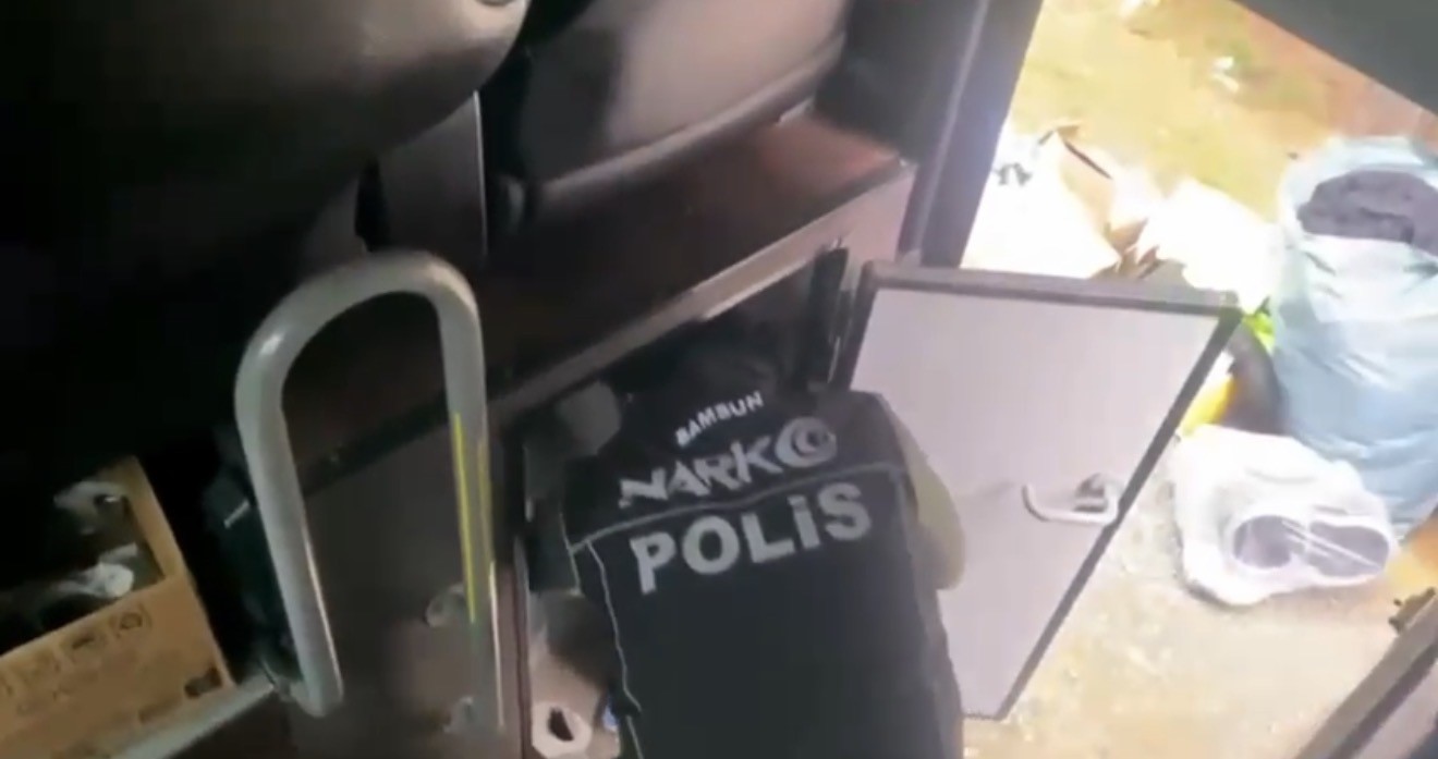 otobus tuvaletinde 2 kilo metamfetamin ele gecirildi otobusu uyusturucu sevki icin kullanmis 1 58TL6g1y