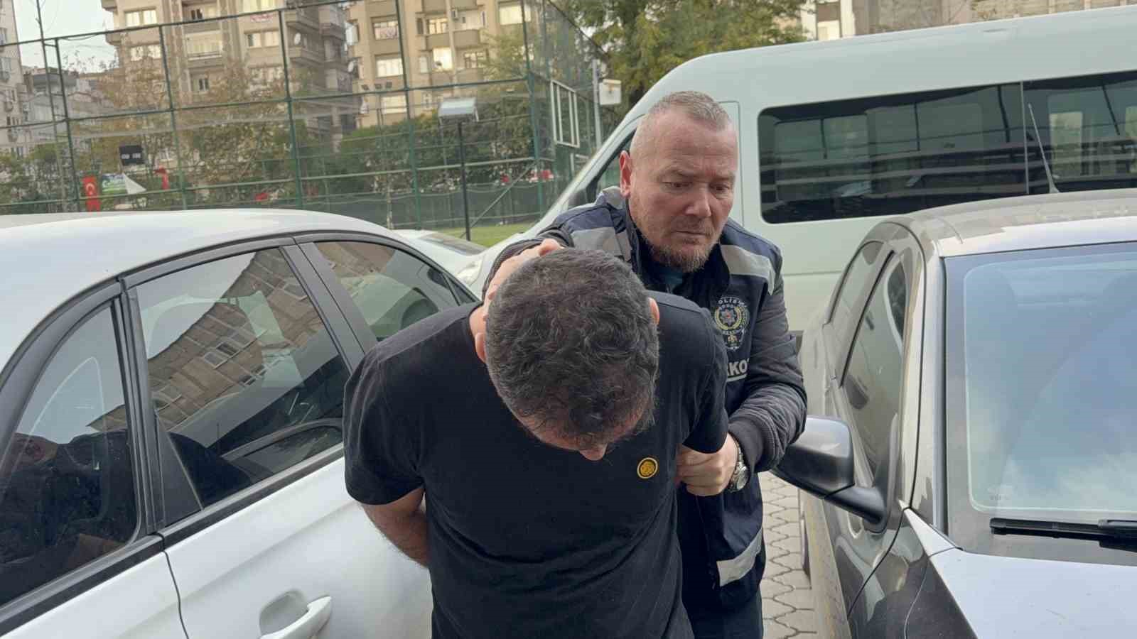 otobus tuvaletinde 2 kilo metamfetamin ele gecirildi otobusu uyusturucu sevki icin kullanmis 5 mbBYU8Cz