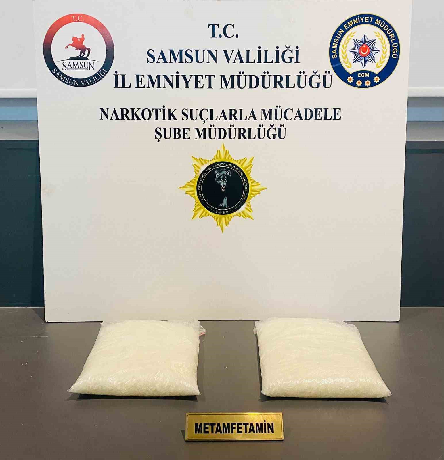 otobus tuvaletinde 2 kilo metamfetamin ele gecirildi otobusu uyusturucu sevki icin kullanmis 7