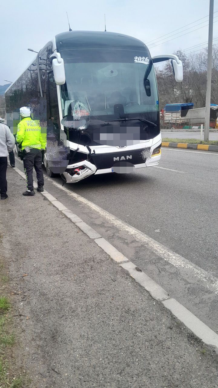 otobusle carpisan motosiklet surucusu hayatini kaybetti 0