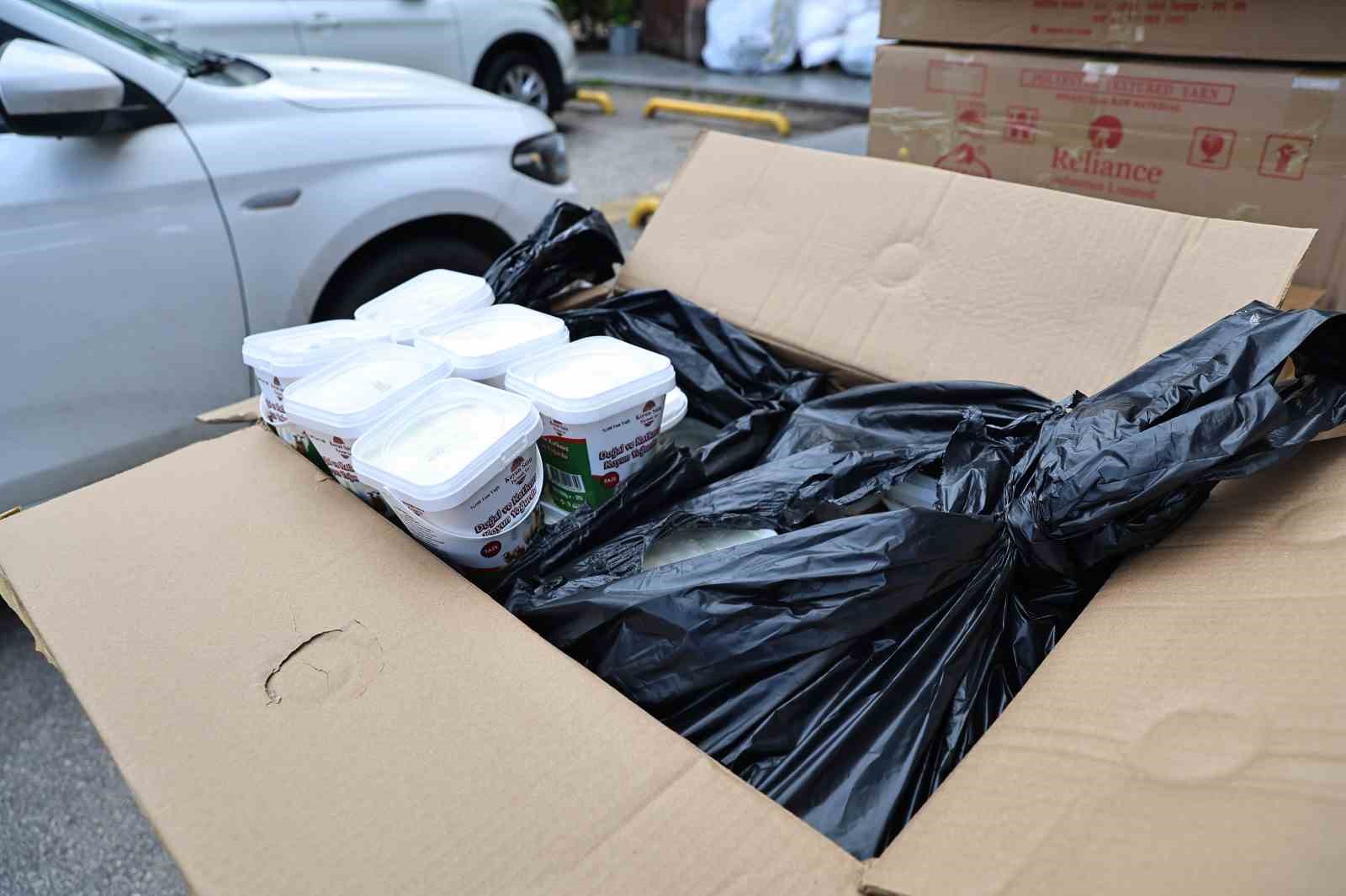 Otobüsle usulsüz taşınan yaklaşık 1 ton yoğurt Antalya otogarında imha edildi 7 otobusle usulsuz tasinan yaklasik 1 ton yogurt antalya otogarinda imha edildi 3 TPfbch7V