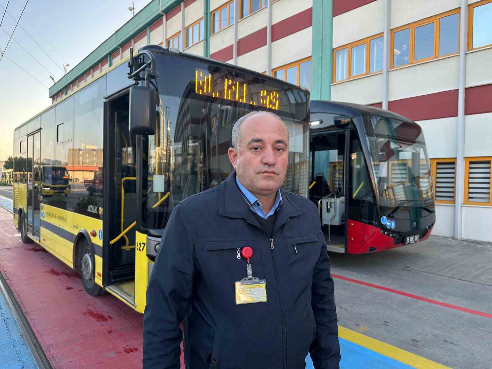 otobuste fenalasan adam icin zamanla yarisyolcularla birlikte acile boyle cekti 3 3XOjlOkJ