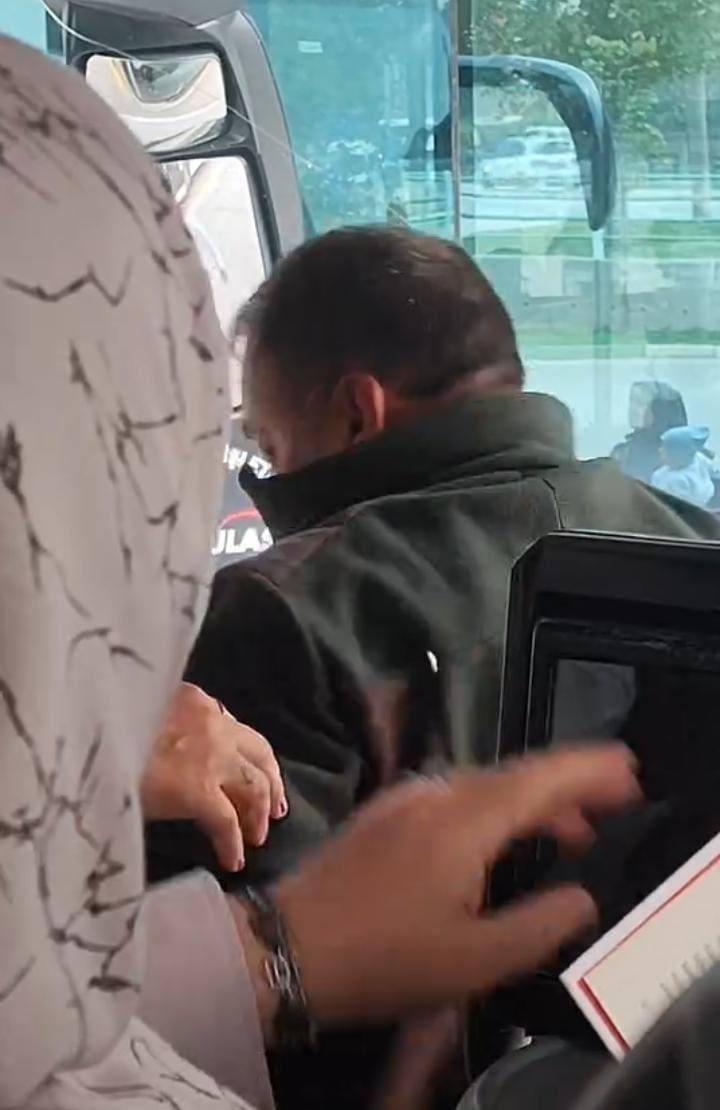 otobuste yumruklu kavga kamerada 1 DP6M2vsq