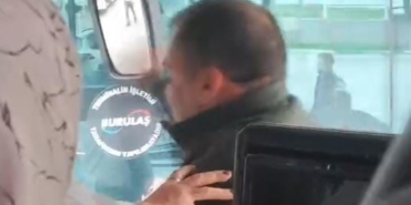 otobuste-yumruklu-kavga-kamerada-aMlQrRAE.jpg