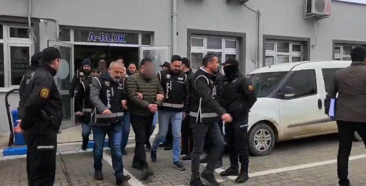 otobusten 46 bin silah parcasi cikmisti 6 supheli adliyeye sevk edildi 2 UzQSNrFH