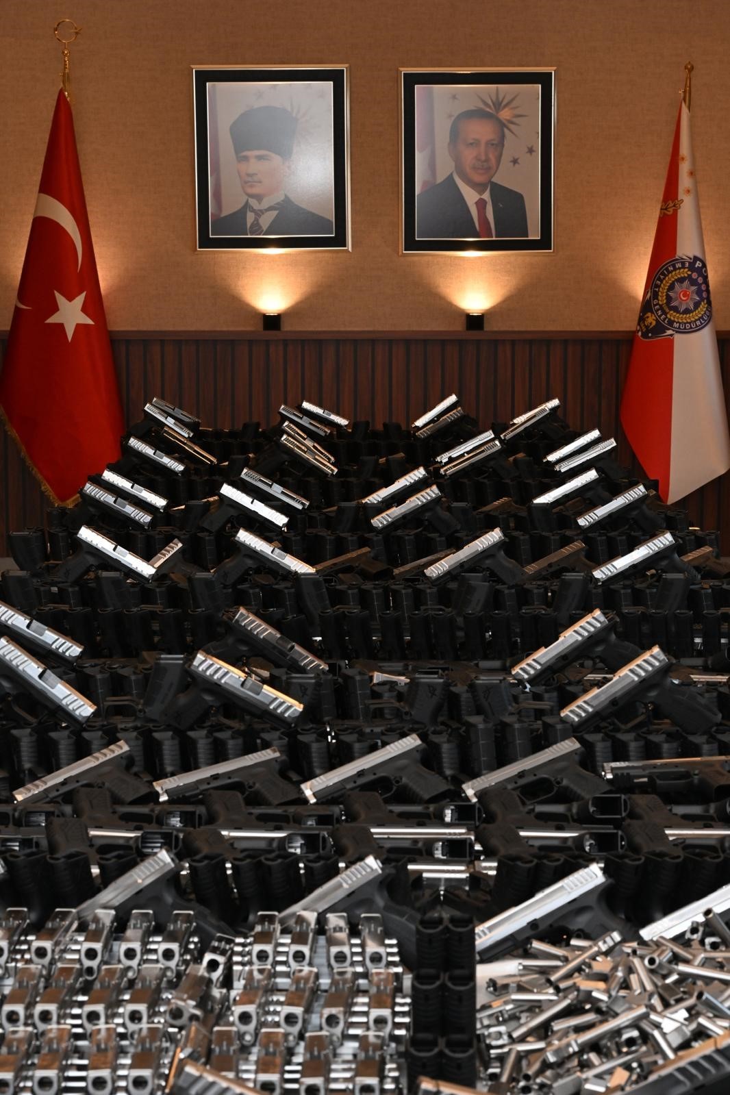 otobusten 46 bin silah parcasi cikmisti 6 supheli adliyeye sevk edildi 6 atDbpqsX