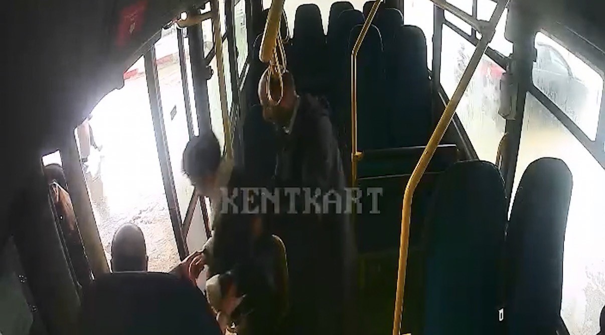 otobusu ambulansa cevirdi bayilan ogrenciyi hastaneye tasidi 1 cuvQ9JM8