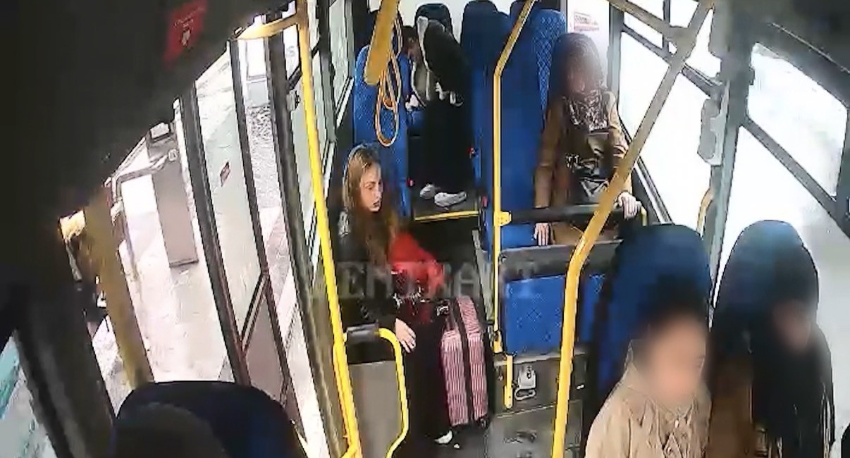 otobusu ambulansa cevirdi bayilan ogrenciyi hastaneye tasidi 2 QyanqvKC