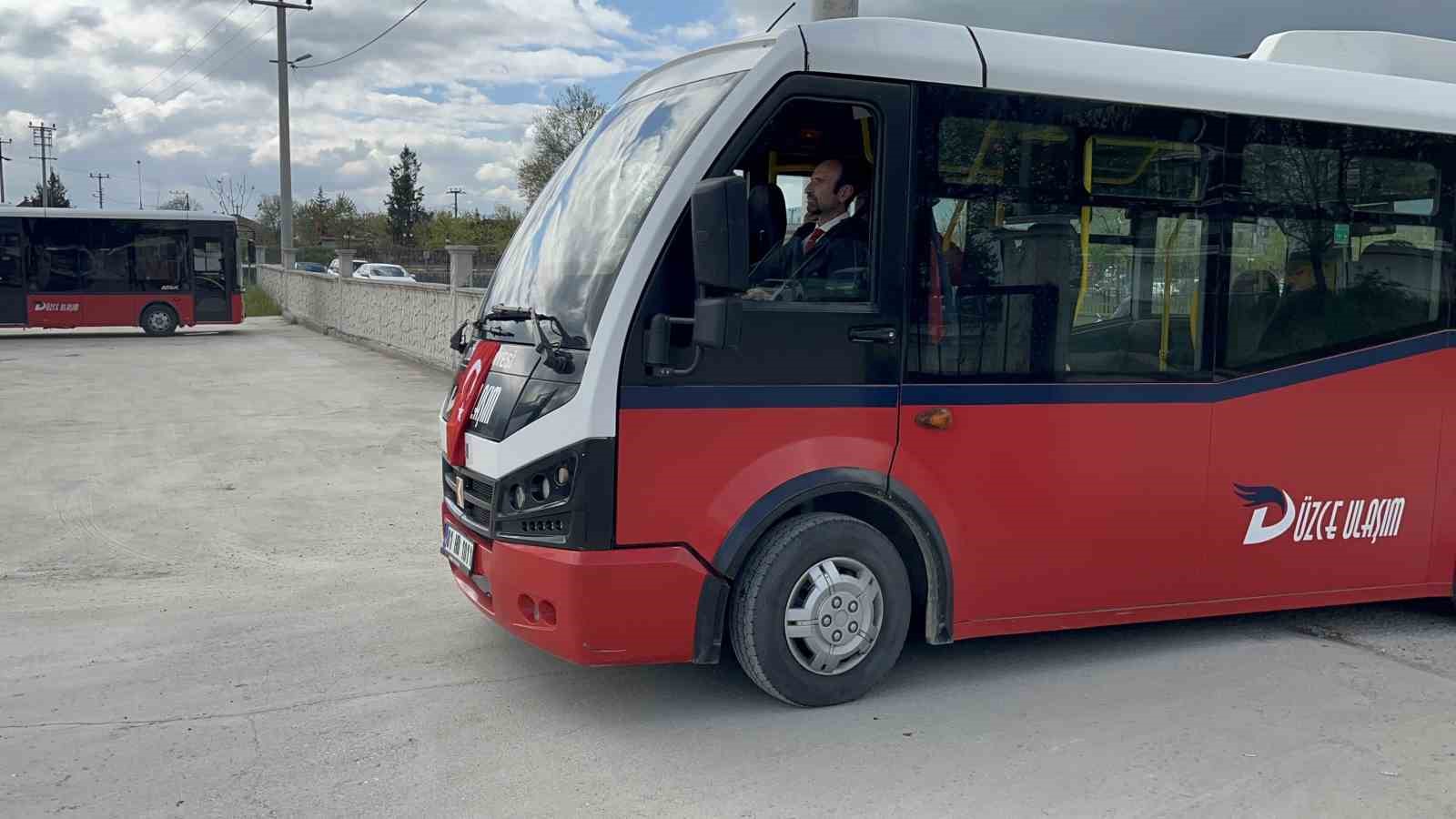 otobusu ambulansa cevirdi bayilan ogrenciyi hastaneye tasidi 4 hpChLbcI