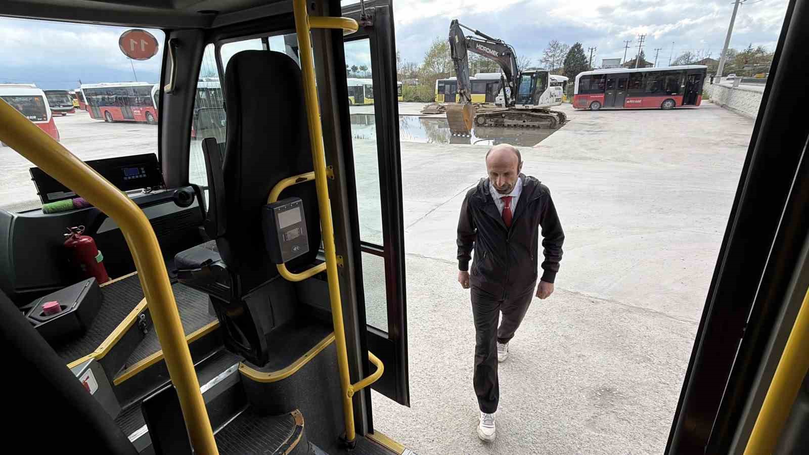 otobusu ambulansa cevirdi bayilan ogrenciyi hastaneye tasidi 5 hPfCTtys