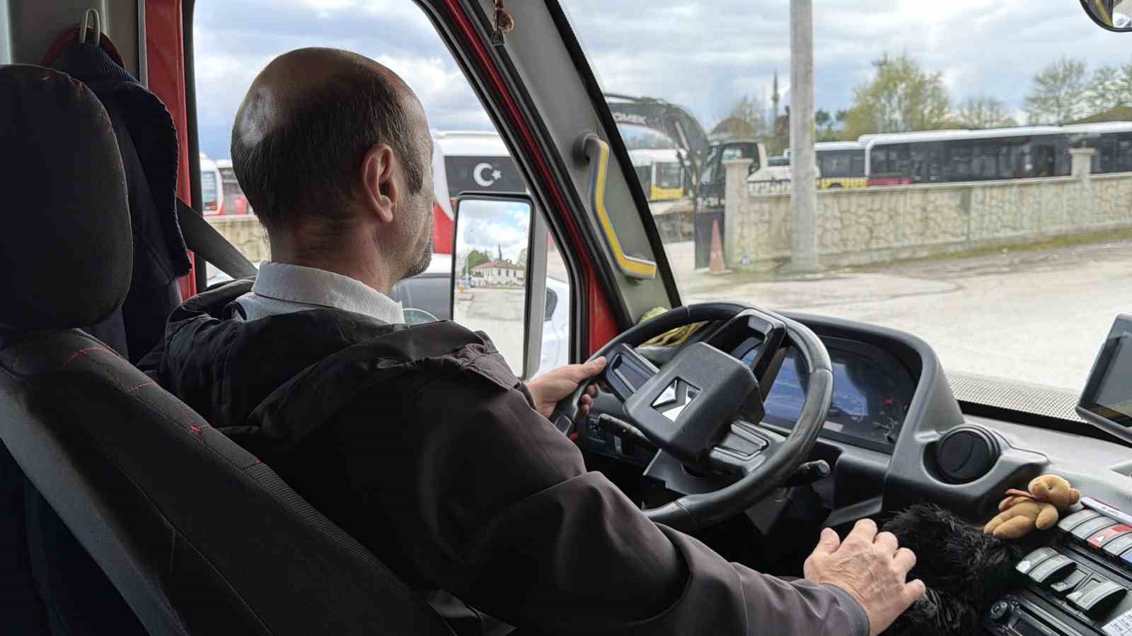otobusu ambulansa cevirdi bayilan ogrenciyi hastaneye tasidi 6 Hrv25HJa