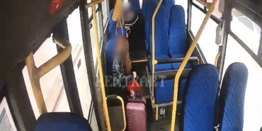 otobusu-ambulansa-cevirdi-bayilan-ogrenciyi-hastaneye-tasidi-EJ7casPH.jpg