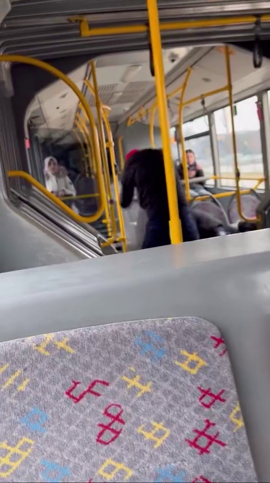 otobusun icinde tekme tokat boyle darp ettikomutanima bicak cekmisti 0 yWZQdTLS