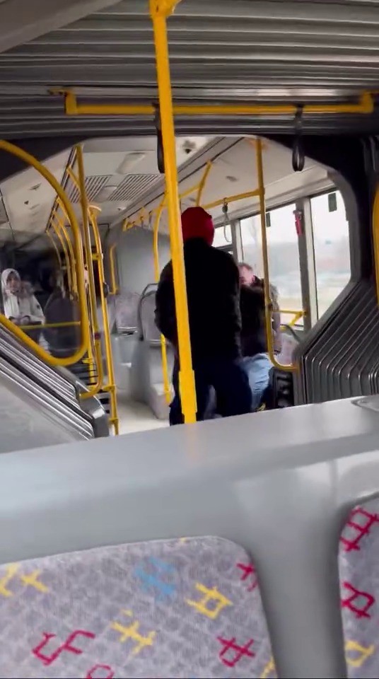 otobusun icinde tekme tokat boyle darp ettikomutanima bicak cekmisti 2