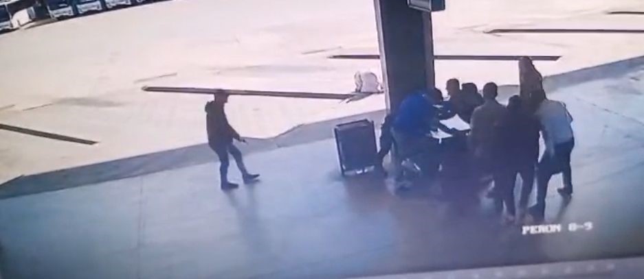 otogarda yasanan dehset kamerada 3 EbJ83eap