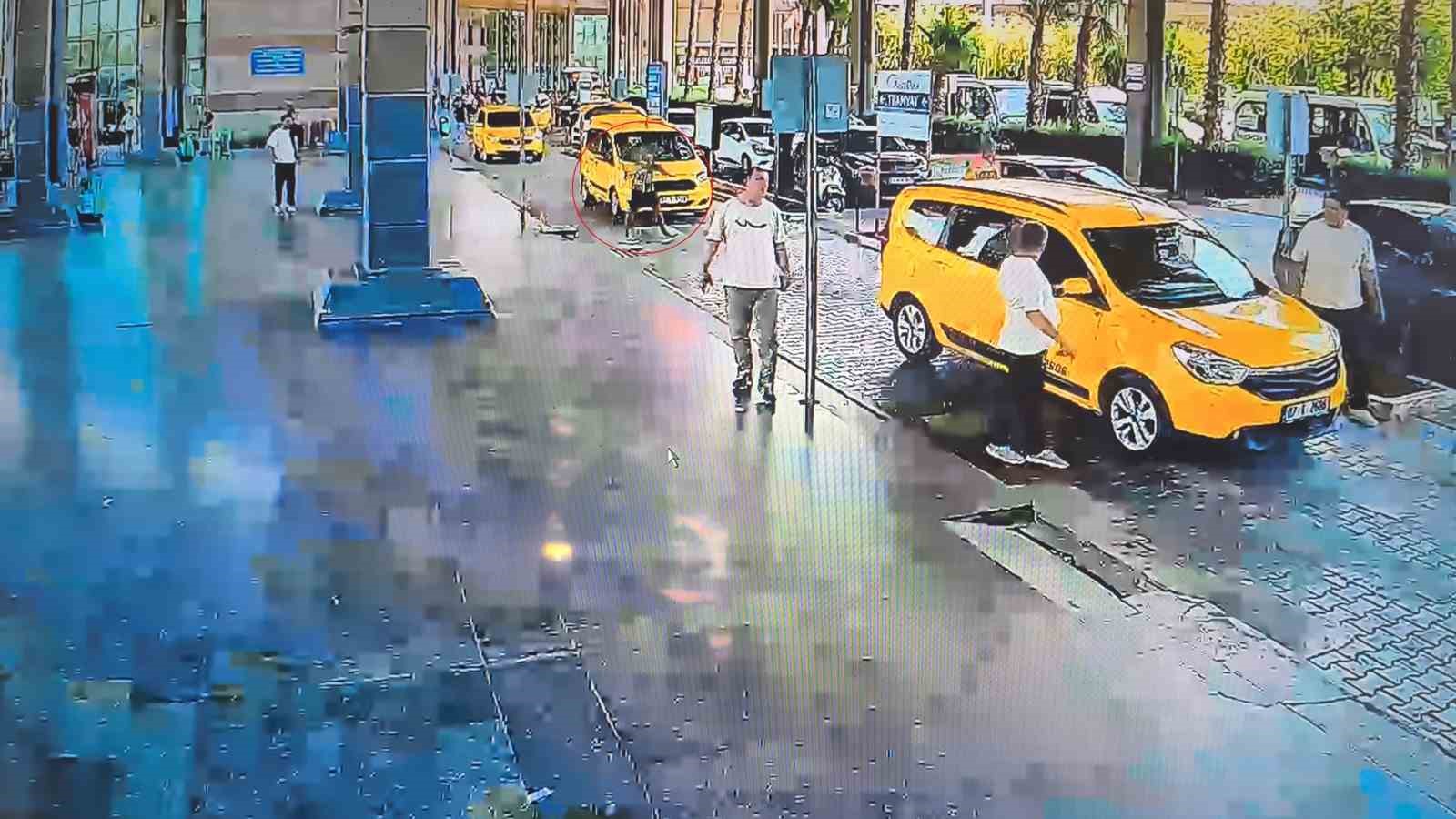 otogarin disindaki cuvala gizledigi bicagi alip 2 guvenlik gorevlisini yaraladi 2 wYIcGNeP