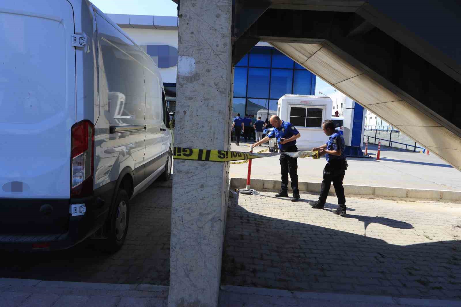 Otokoç yetkili servisine silahlı saldırıda 2 tutuklama, 1 ev hapsi 5 otokoc yetkili servisine silahli saldirida 2 tutuklama 1 ev hapsi 1 JzzgKeaq