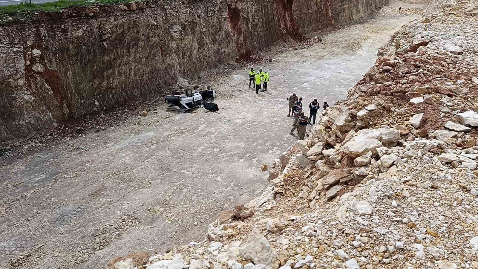 otomobil 10 metrelik cukura dustu 1 olu 1 yarali 4 Pulwf4kZ