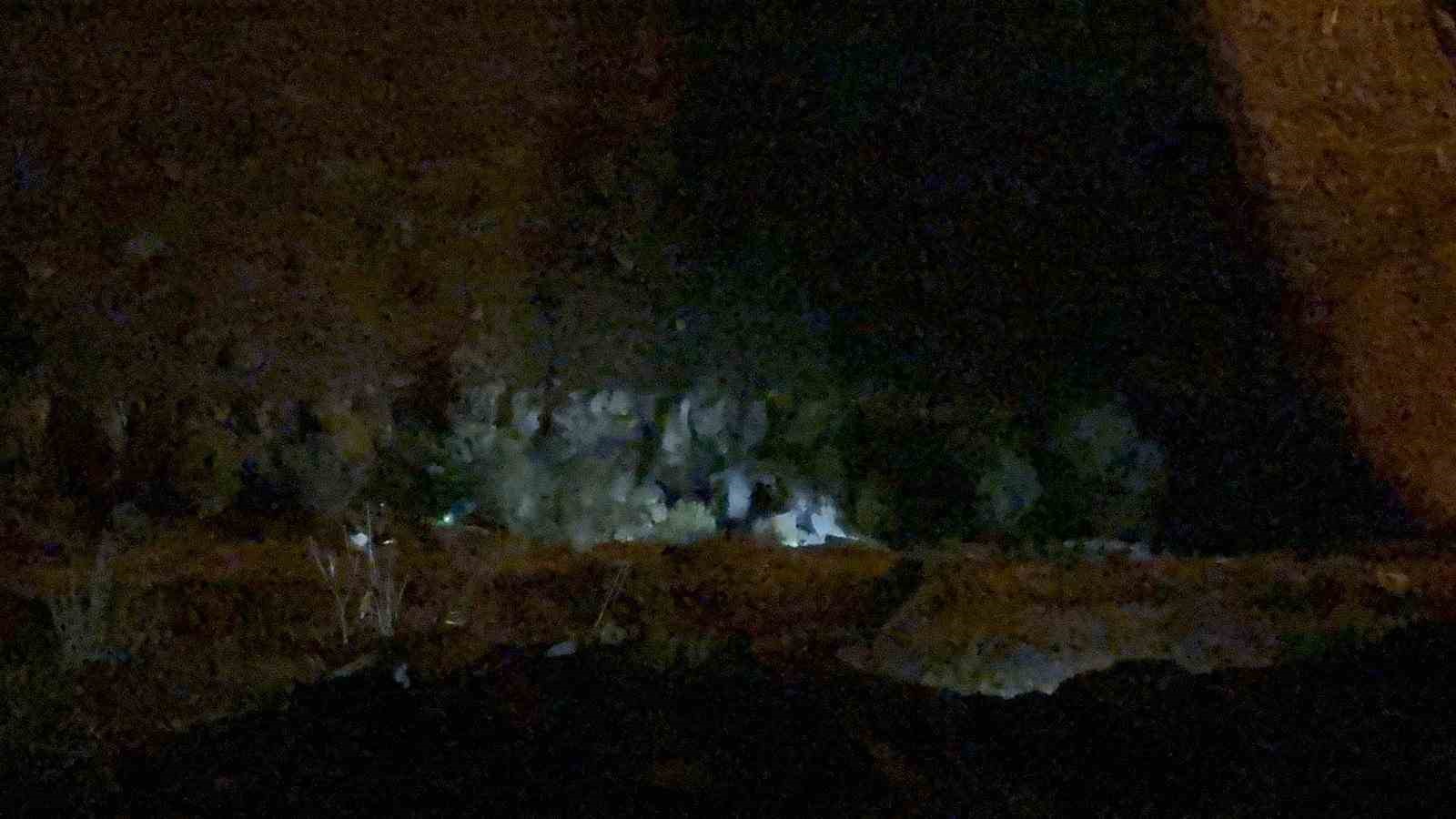 Otomobil 200 metre yükseklikten vadiye uçtu: 1 ölü 10 otomobil 200 metre yukseklikten vadiye uctu 1 olu 6 ewp9IefZ