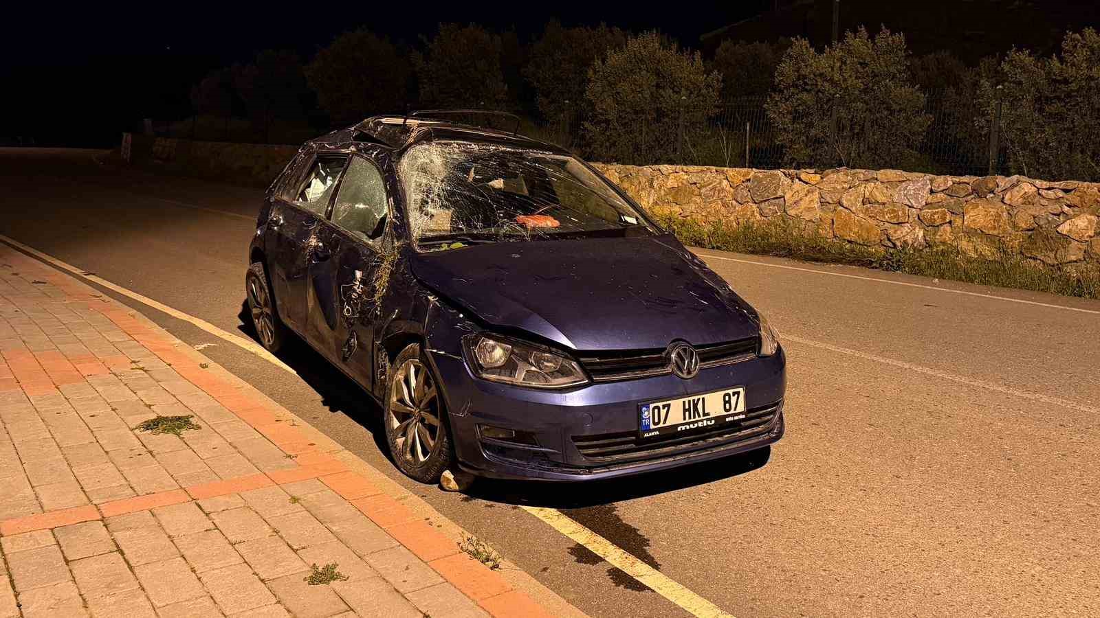 otomobil 7 metre yukseklikten yuvarlandi surucu burnu kanamadan aractan cikti 2 LEpdSrvl