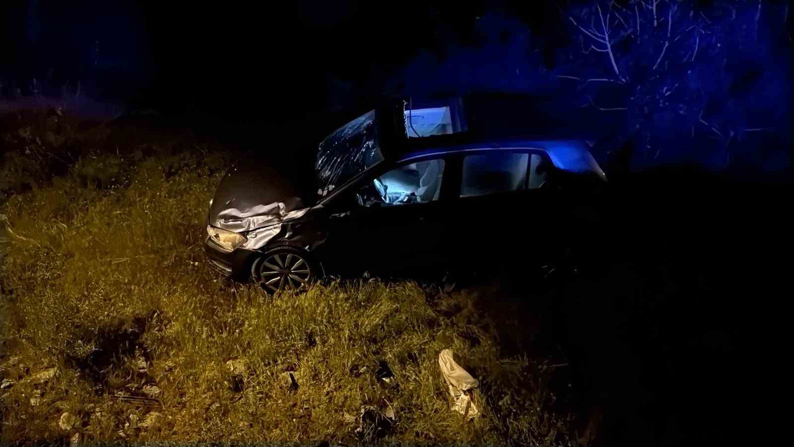 otomobil 7 metre yukseklikten yuvarlandi surucu burnu kanamadan aractan cikti 3 YWHlLVLn