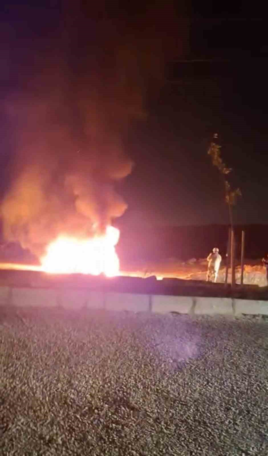 otomobil alev topuna dondu o anlar kamerada 1 Fmcp1OkQ